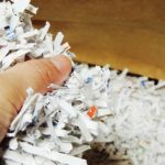 年賀状はいつまでとっておく？処分のしかたと書き損じの再利用