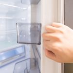 冷蔵庫の大掃除 重曹とセスキ炭酸ソーダで効率よく見えないところまできれいにする