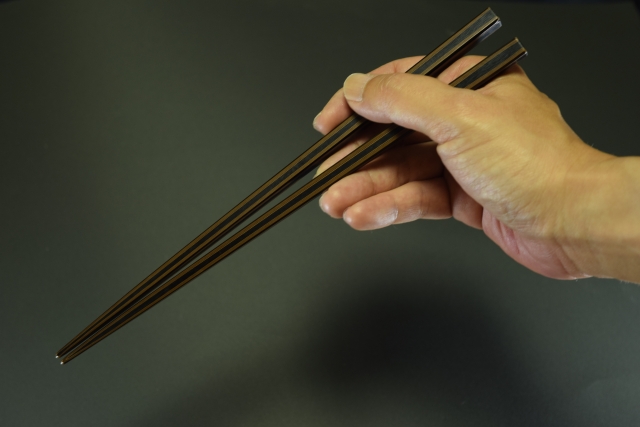 箸の歴史と起源 お箸が日本で当たり前に使われるようになったのは？